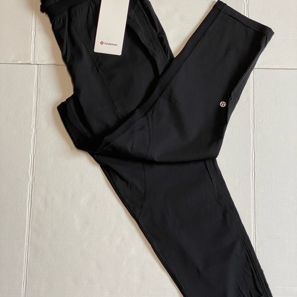 Lululemon Dance Studio Crop Sz 6 - Picture 2 of 2